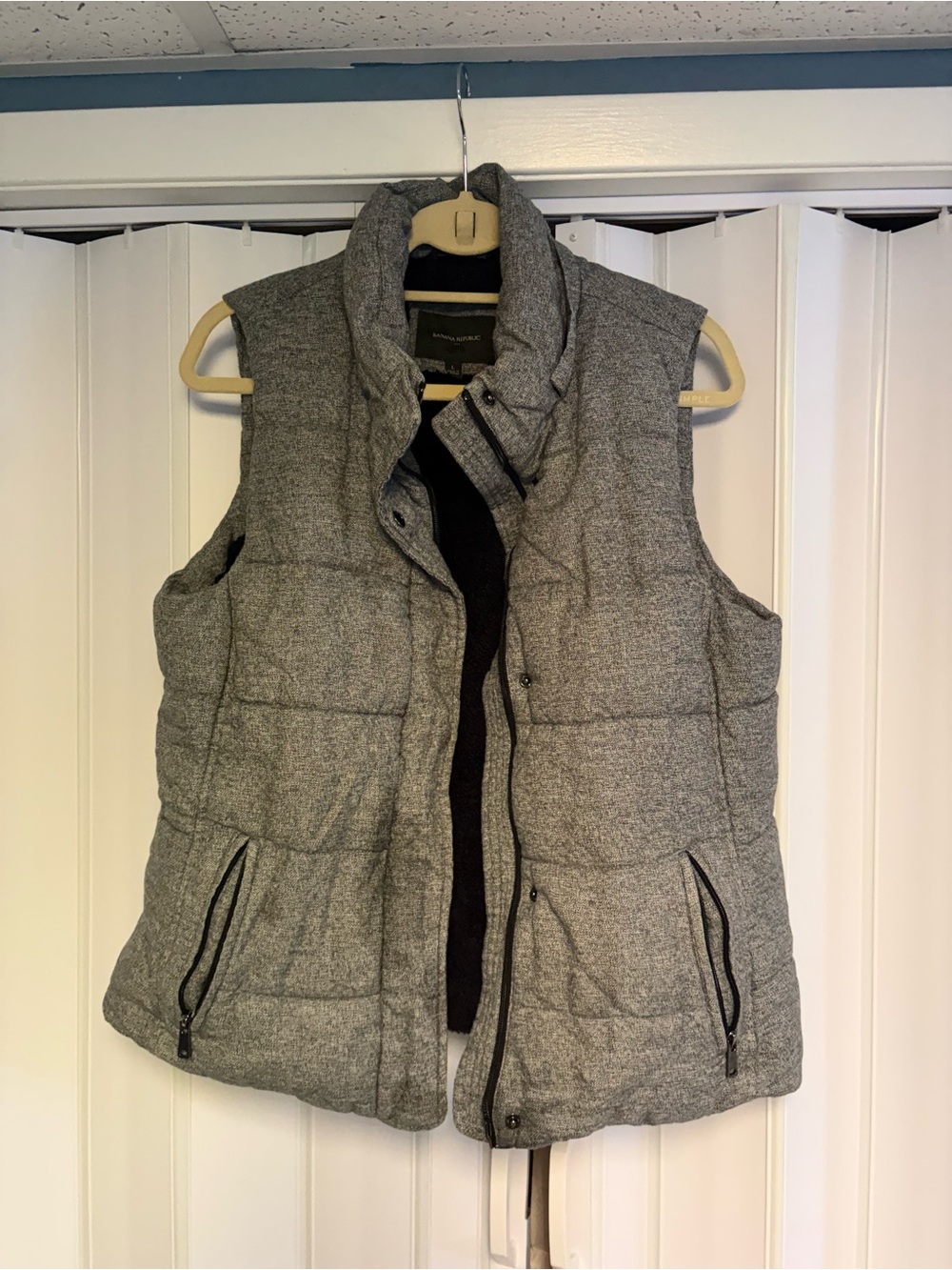 Banana Republic Heather Gray Quilted Puffer Vest